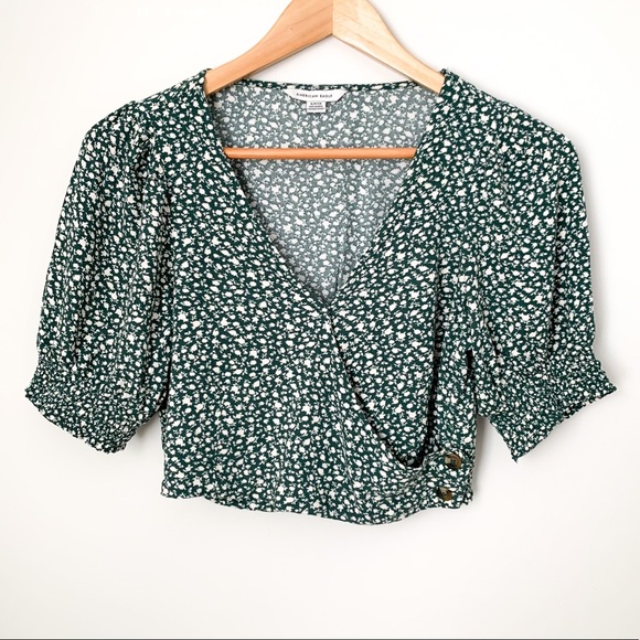 ✨2 for 15$✨American Eagle Crop Top In Green and White Floral - Picture 2 of 12
